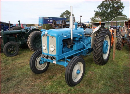 H-266 Expo Tractor